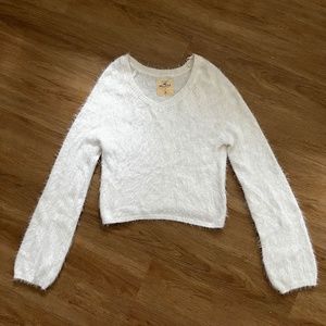 Hollister White Fuzzy Knit V Neck Sweater/Size Medium